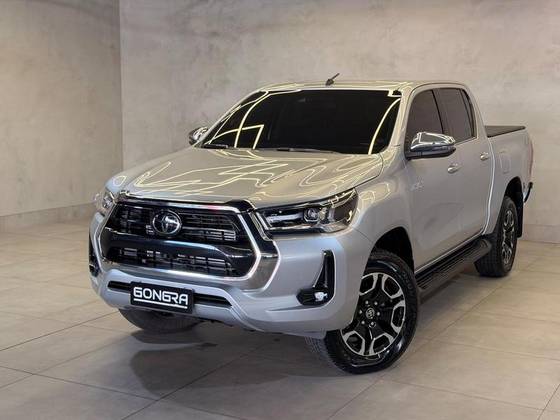 TOYOTA HILUX 2.8 D-4D TURBO DIESEL CD SRX 4X4 AUTOMÁTICO